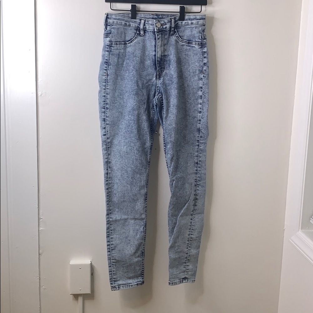 *MAKE AN OFFER* H&M Acid Wash Skinny Jeans